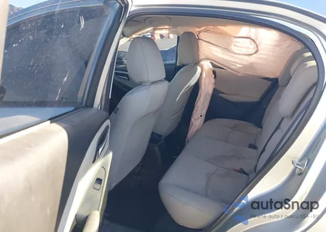 2019 Toyota Yaris Le z USA, uszkodzony, nr VIN 3MYDLBYV2KY508789